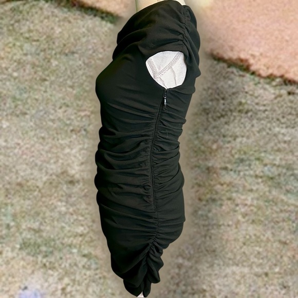 NWT Abercrombie & Fitch ‘Off-The-Shoulder Twist Ruched Mini Dress’ in Black XS - Picture 9 of 16